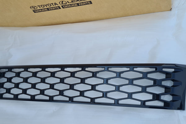 *PRE-ORDER*  TOYOTA HILUX 2026 GENUINE GLOSS BLACK GRILL