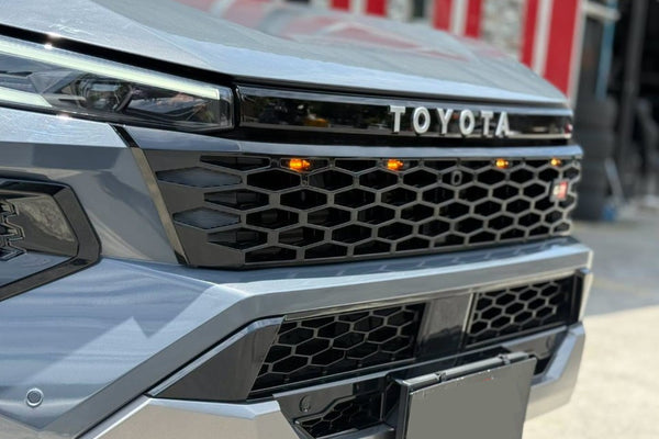 GR STYLE GLOSS COMPLETE GRILL AMBER LEDS TOYOTA HILUX 2026