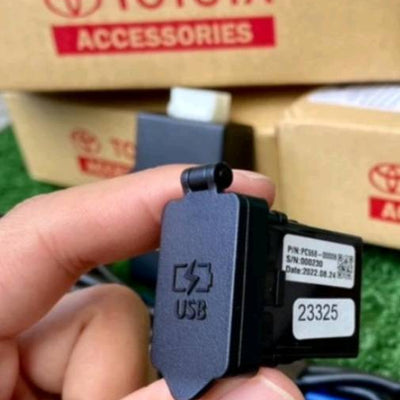 GENUINE TOYOTA FORTUNER /HILUX PD / USB 3.0 CHARGER 2015-2025