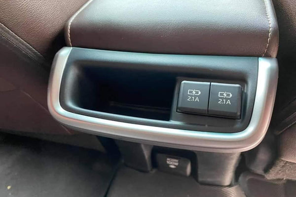 TOYOTA FORTUNER 2015-2025 REAR USB CONVERSION