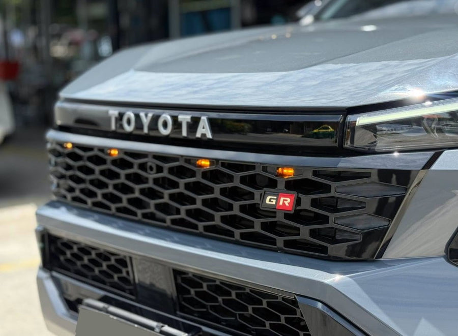GR STYLE GLOSS COMPLETE GRILL AMBER LEDS TOYOTA HILUX 2026