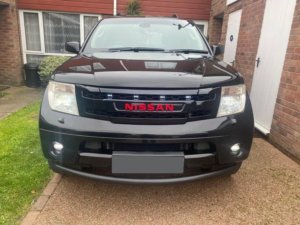 NISSAN NAVARA D40 GRILL RED NISSAN 2005-2010 PRE-FACELIFT