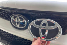 Load image into Gallery viewer, TOYOTA FORTUNER FACELIFT  2020-2024 GLASS GRILL LOGO