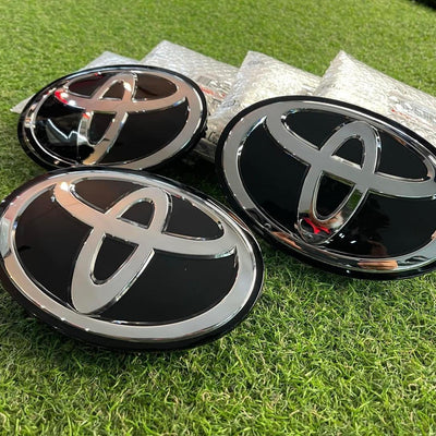 TOYOTA FORTUNER FACELIFT  2020-2025 GLASS GRILL LOGO