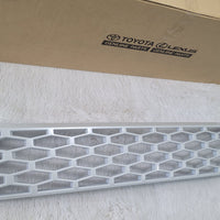 TOYOTA HILUX 2026 GENUINE WHITE GRILL