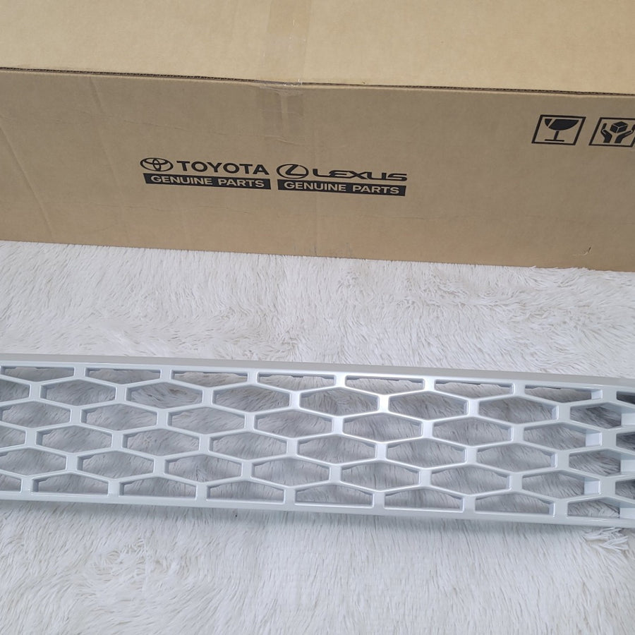!! IN STOCK  !! TOYOTA HILUX 2026 GENUINE WHITE GRILL