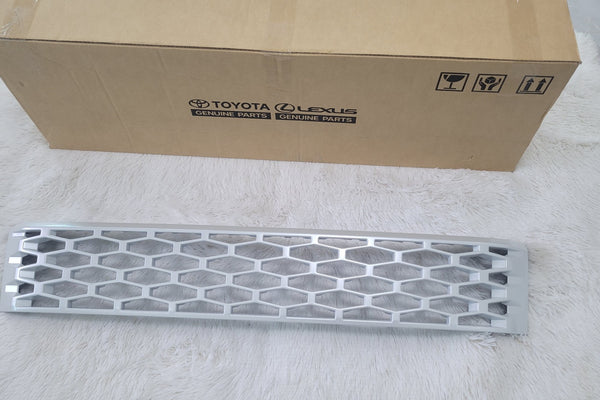 TOYOTA HILUX 2026 GENUINE WHITE GRILL
