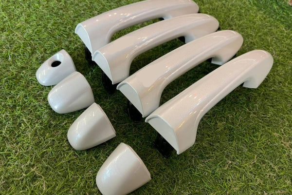 TOYOTA FORTUNER /HILUX 2015-2025 Full set complete (standard key version) door handles white (040)