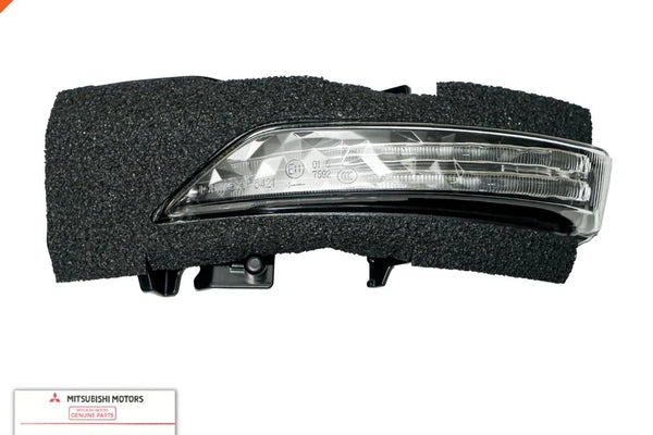 GENUINE Left Mirror Indicator Light LH Mitsubishi L200 Triton MR Pajero Sport
