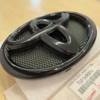 TOYOTA HILUX 2015-2025 GENUINE GRILL LOGO