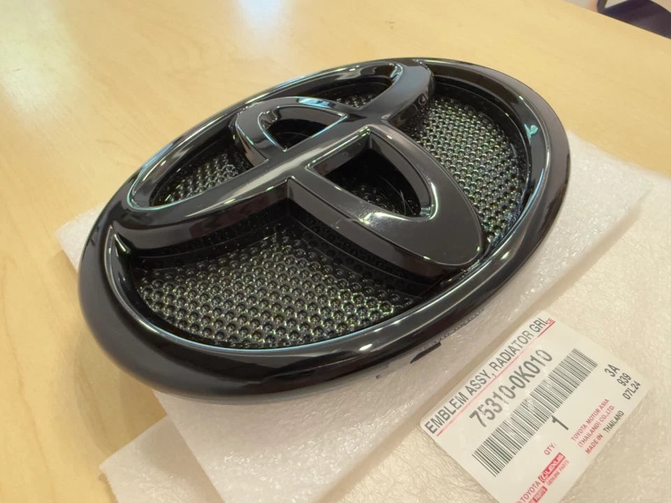 TOYOTA HILUX 2015-2025 GENUINE GRILL LOGO