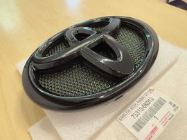 TOYOTA HILUX 2015-2025 GENUINE GRILL LOGO