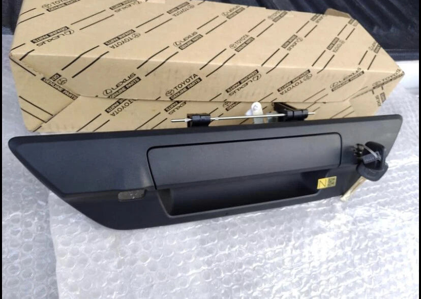 TOYOTA HILUX GENUINE TAILGATE TRIM + LOCK SET WITH KEYS 2015=2023
