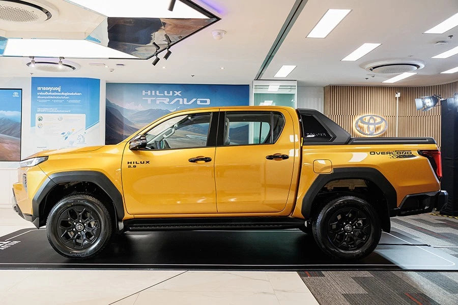 GENUINE TOYOTA HILUX 2026 SET OF 4  DOOR PROTECORS